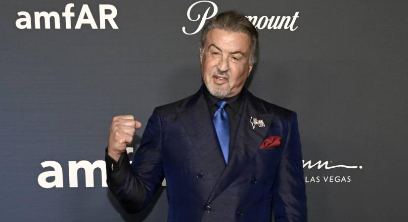 Közös fotón Sylvester Stallone és négy meseszép lánya, így szurkolt Tóth Gabi kislánya