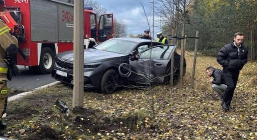 Egy kereskedés alkalmazottjának sikerült lezúznia az első új M5-ös BMW-t