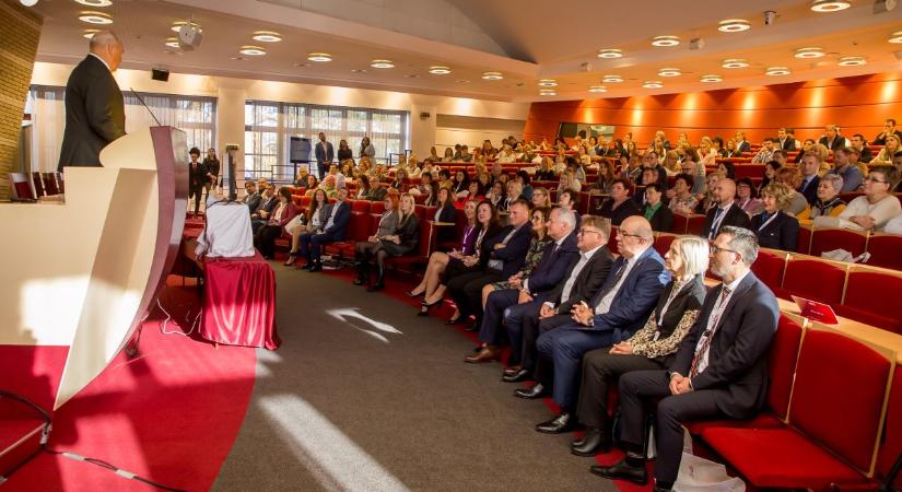 Kétnapos onkológiai konferenciát szerveztek Komáromban