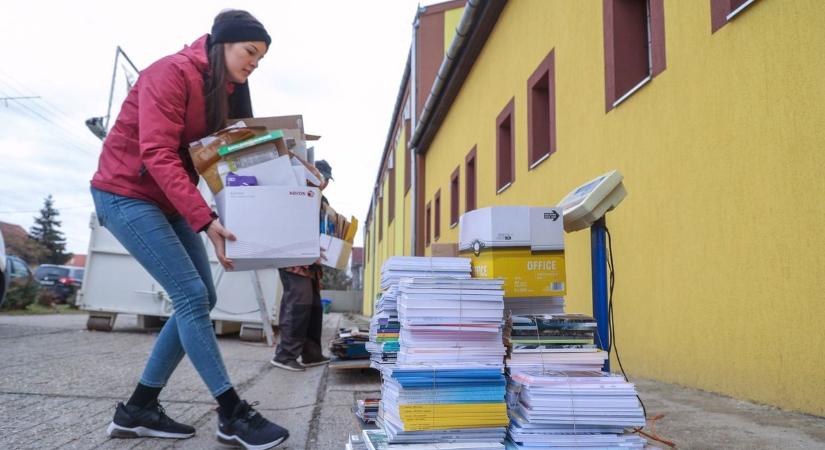 Papírgyűjtés az iskolában – galériával, videóval