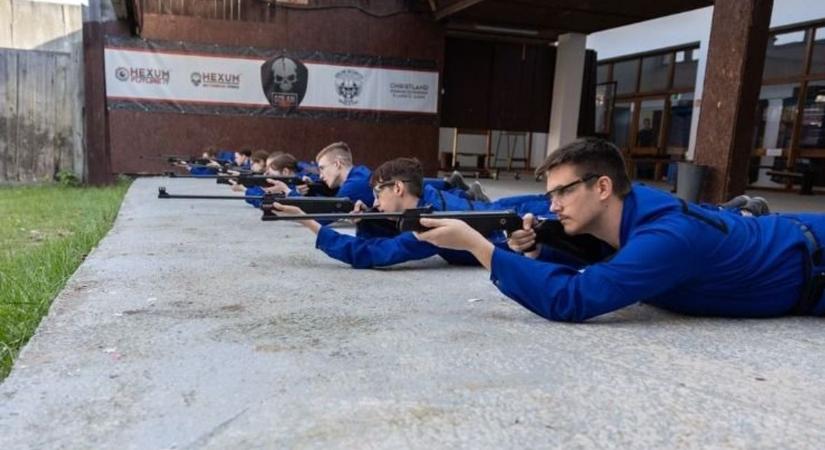 Megnéztük, hogy gyakorolnak a jövő rendőrei - FOTÓK