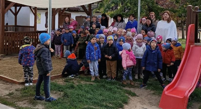 Nagy az öröm a szalki gyerekek körében