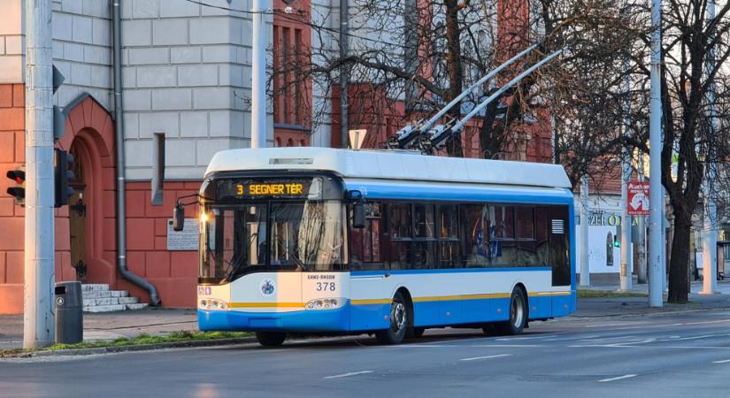 Néhány napig sűrűbben közlekednek a DKV trolibuszai