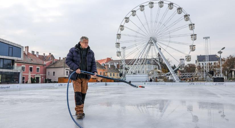 Műjégpálya Győrben - Pénteken nyit a műjégpálya a győri Dunakapu téren - Mutatjuk a tarifákat