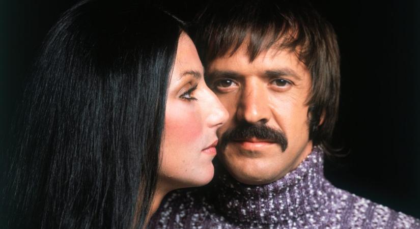 Memoárjában Cher azt írja, hogy a harmadik vetélése után jött rá arra, hogy Sonny Bono megcsalta őt a titkárnőjével