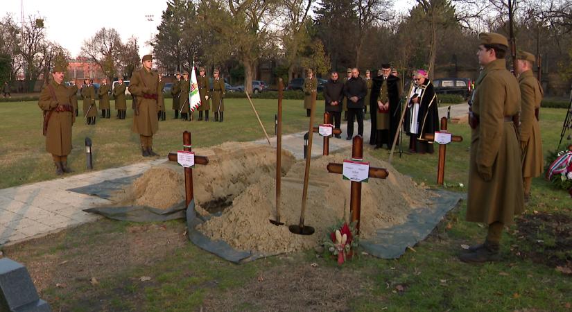 Tisztelet a hősöknek!  videó