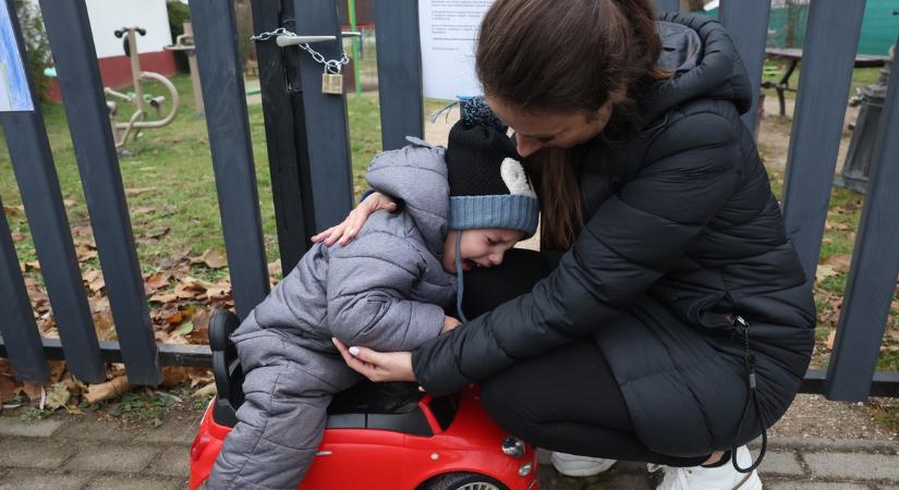 A játszóterüket siratják a sörédi gyerekek: a ricsaj miatt záratta be a grundot a szomszéd