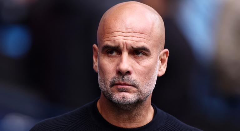 Pep Guardiola szétkarmolta a fejét és az orrát is kínjában, fotón a véres seb!