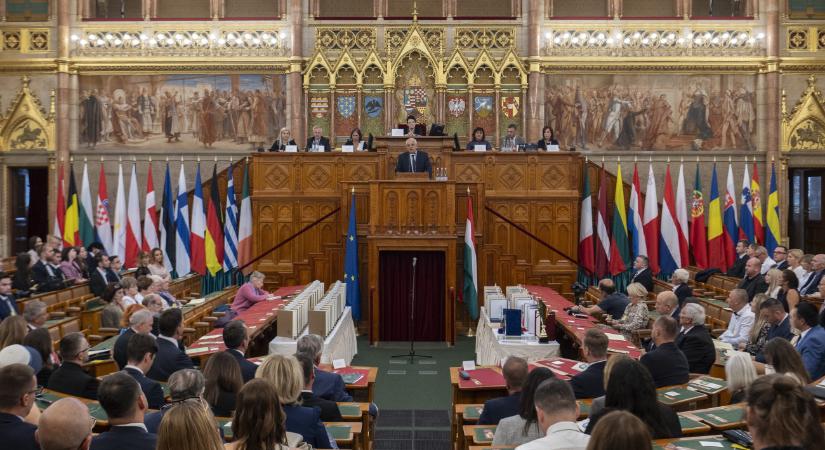 Éjszakába nyúló parlamenti vita kezdődik a "békeköltségvetésről"