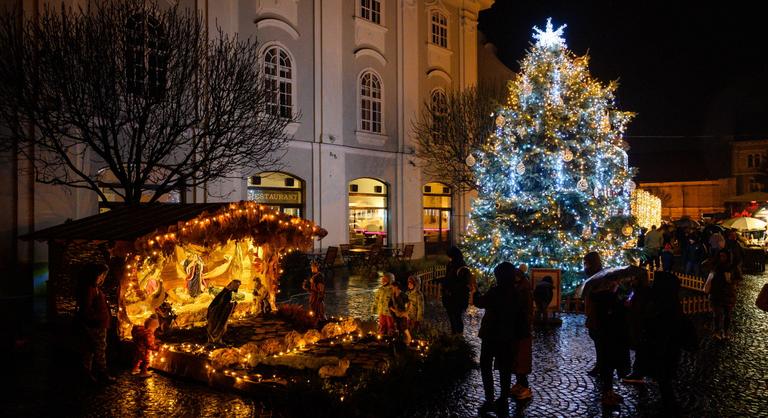 Ellopták a kiállított adventi dekorációt egy magyar nagyvárosban