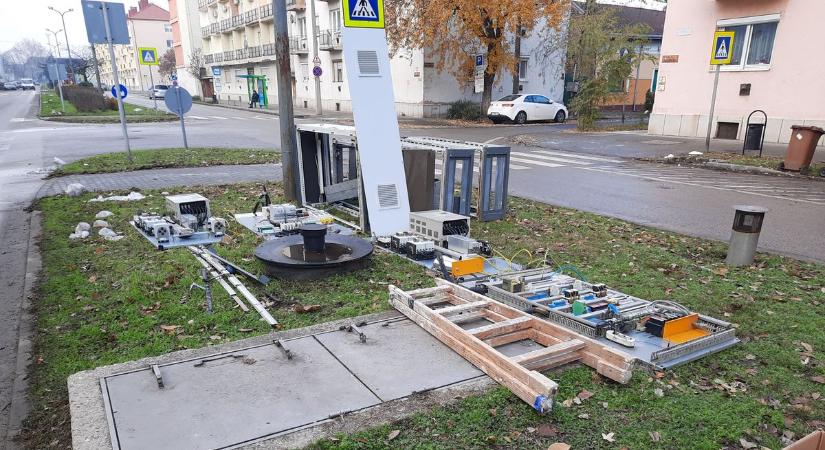 Autósok, figyelem! Egy időre lezárták a parkolót Nyíregyházán