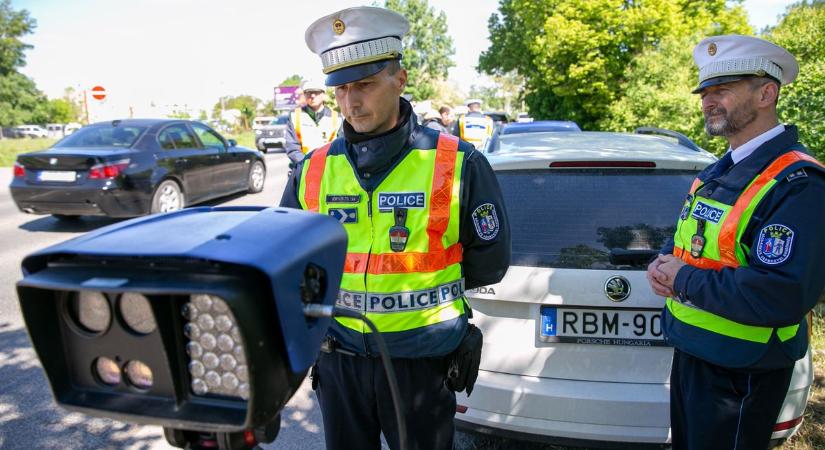 Szeret gyorsan vezetni? Sokkoló bírságokkal készülnek a rendőrök az ünnepekre