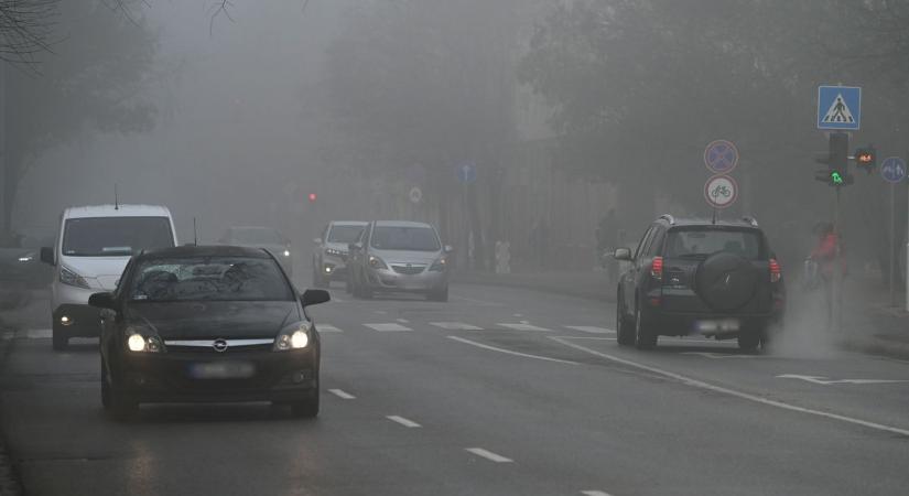 Vakító ködlámpa: teljes volt a zűrzavar a reggeli ködben a jászkunsági sofőröknél