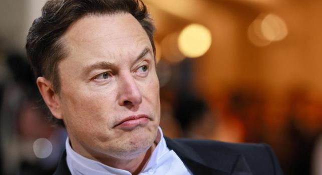 Ezért nem játszik Elon Musk a Leauge of Legendsszel