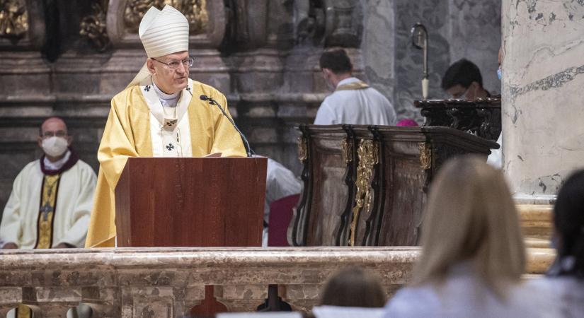 Erdő Péter: A papok ne adják bohóckodásra a fejüket