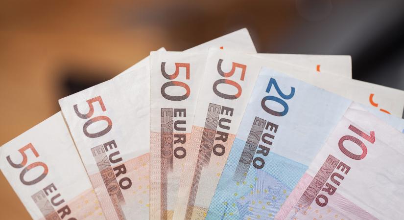 Megéri most a gyenge forint miatt eurót vásárolni?