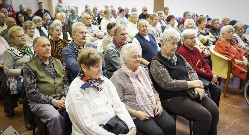 Szerdán este 20.25-kor újra Szenior Szalon a Győr Televízióban!