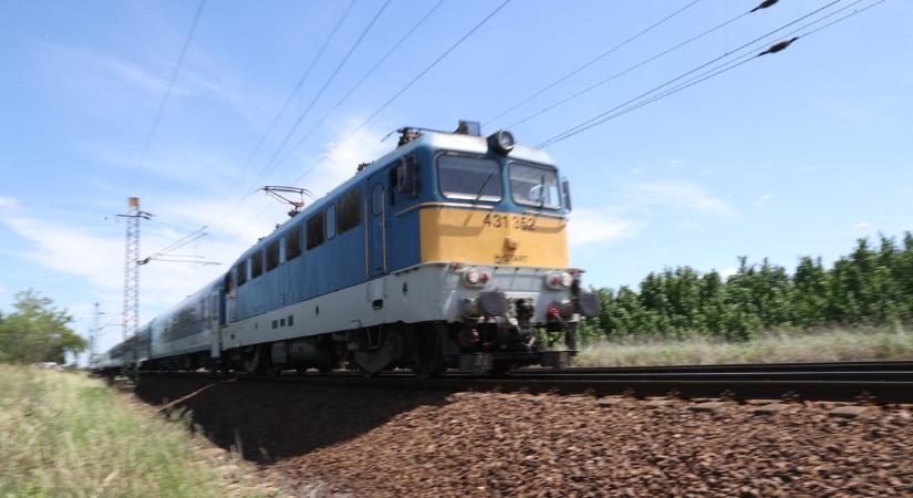 Elgázolt egy embert a Balaton InterCity: jelentős késésekre kell számítani a vonalon