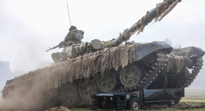 A föld is beleremegett a Magyar Honvédség brutális robbantásaiba, ijedtükben utcára szaladtak az emberek