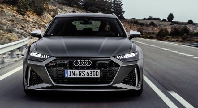 Így pukkan el az Audi RS6 motorja (is) az Autobahnon!