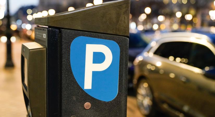 Emelkednek a parkolási díjak és kivezetik a parkolóautomatákat Budapesten