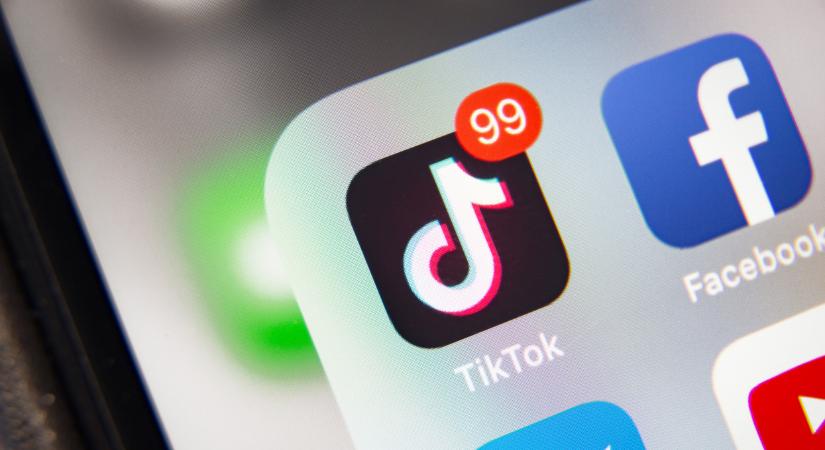 Könyörtelen tiltás élesedik a TikTok-on: rengeteg magyar felhasználót érint, nagyon nem fognak örülni