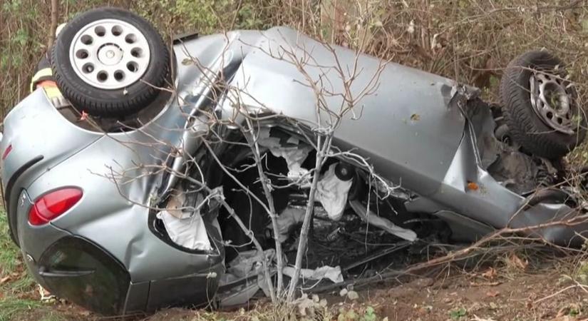 Tragédia Sümegnél: fának csapódott és meghalt a 20 éves sofőr