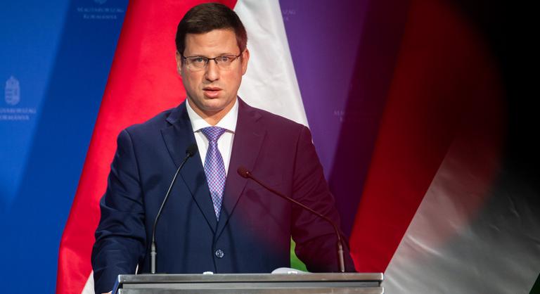 Gulyás Gergely bejelenti a kormány legfrissebb döntéseit - Az Index közvetítése a Kormányinfóról