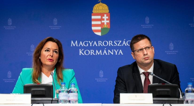 Érkeznek Gulyás Gergely bejelentései