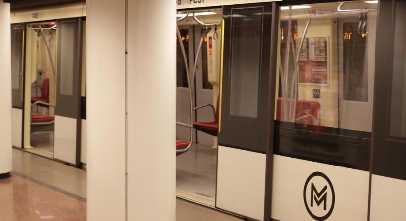 Fotókon a ma reggeli metrókáosz: így menekítették az utasokat az alagúton keresztül