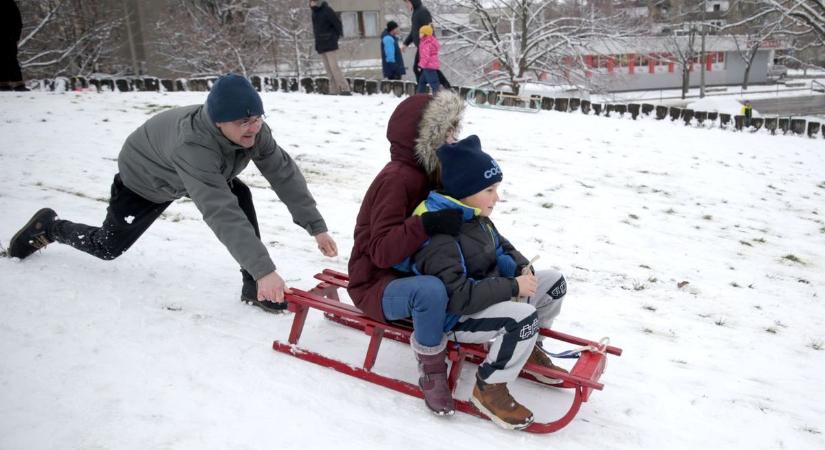 Fehér karácsony? Most még ne tegye messze a szánkót a padlásajtótól!