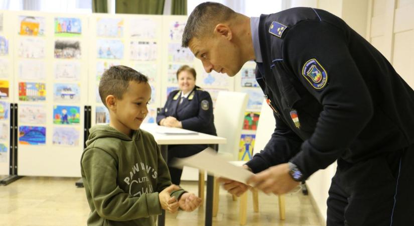 Kihirdették az „Én így látom a rendőröket” rajzpályázat eredményeit