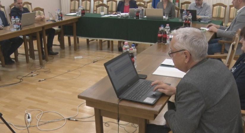 Zalakarosi közgyűlés: beázott óvoda és a 250 ezres laptopok