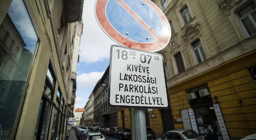 A terézvárosi polgármester szerint bénázás megy a belvárosi parkolással