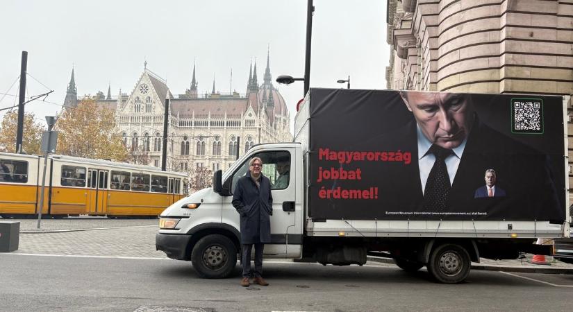 Rejtélyes, Putyint ábrázoló teherautó járja Budapest utcáit – ez áll a háttérben!