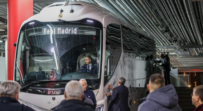 Elképesztő pechsorozat! Karambolozott a Real Madrid vadonatúj csapatbusza – fotó, videó