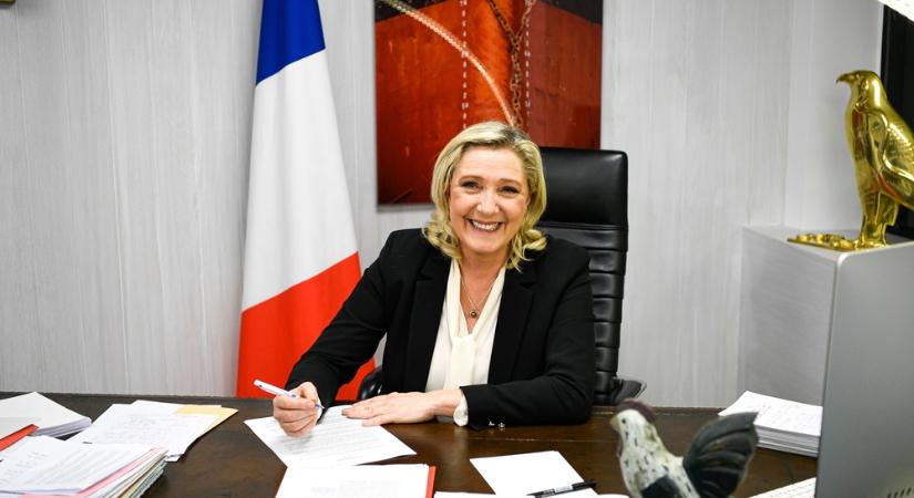 A francia kormány teljesíti Marine Le Pen egyik fő követelését