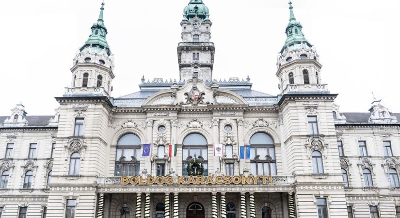 Ismét használható a győri városháza főbejárata