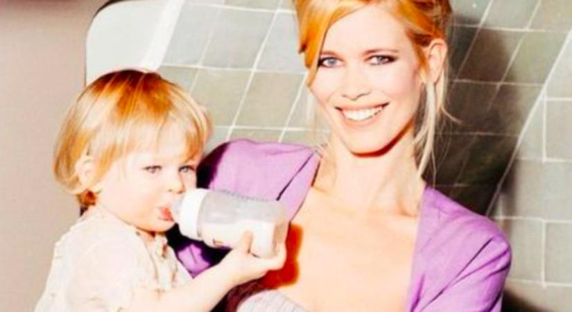 20 éves lett Claudia Schiffer lánya: kiesnek a keblei a bikinijéből - Fotók