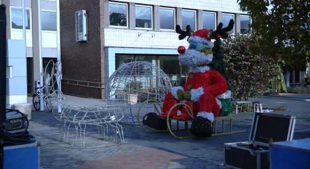 Kezdődik az ünnepváró Adventi Forgatag a Városháza téren