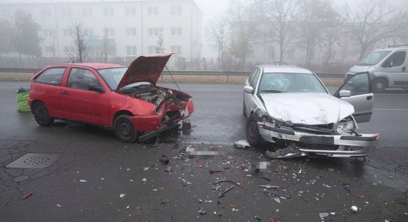 Két autó karambolozott Hatvannál a 3-as főúton