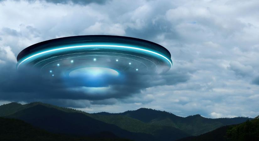 Pánikban a reptéren: UFO jelent meg a gép fölött