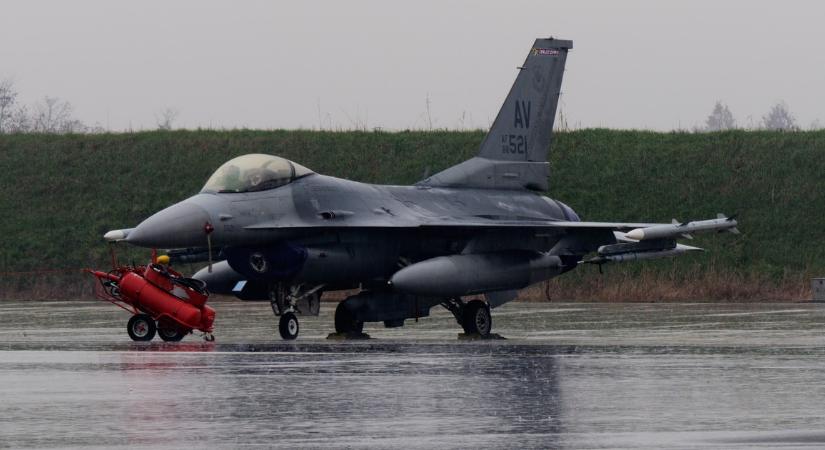 Vásárolhat-e egy civil F-16-os vadászgépet, és mennyibe kerülhet?