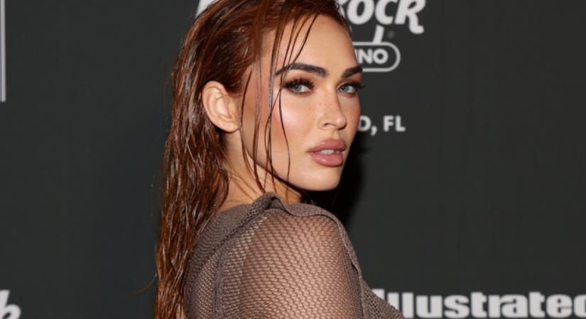 Élete legmerészebb meztelenruhájában mutatta meg gömbölyödő hasát a várandós Megan Fox