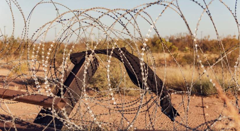 Texas bírósági engedélyt kapott a szögesdrót határkerítés fenntartására