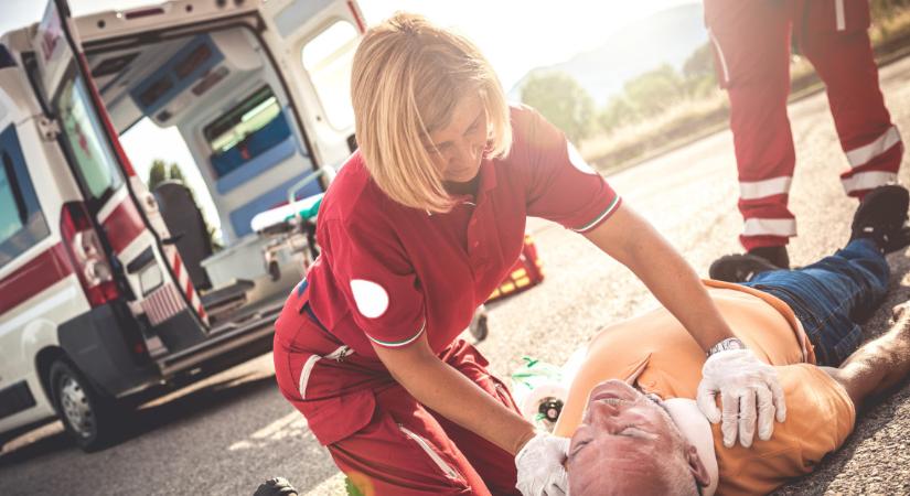 Horror buszbaleset Debrecenben: tizenkilenc ember sérült meg az ütközésben