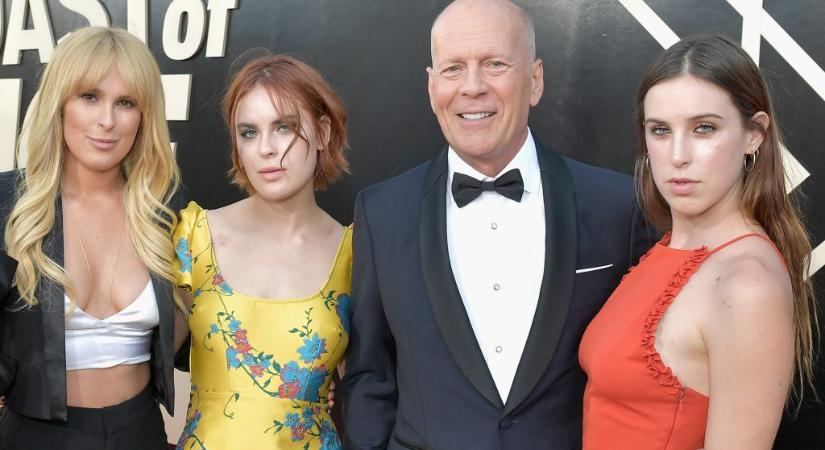 Bruce Willis lányai édesapjukkal közös, mosolygós fotókkal szemléltették, hogyan telt náluk a hálaadás