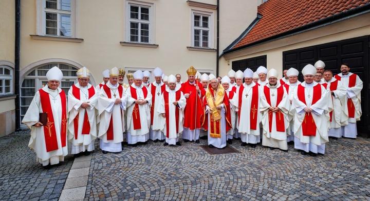 Jóváhagyták az egyházak anyagi támogatásáról szóló törvénymódosítást