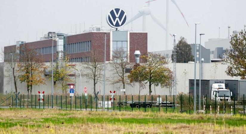 Volkswagen: készen állnak a sztrájkra a német dolgozók – már a jövő héten megkezdődhet