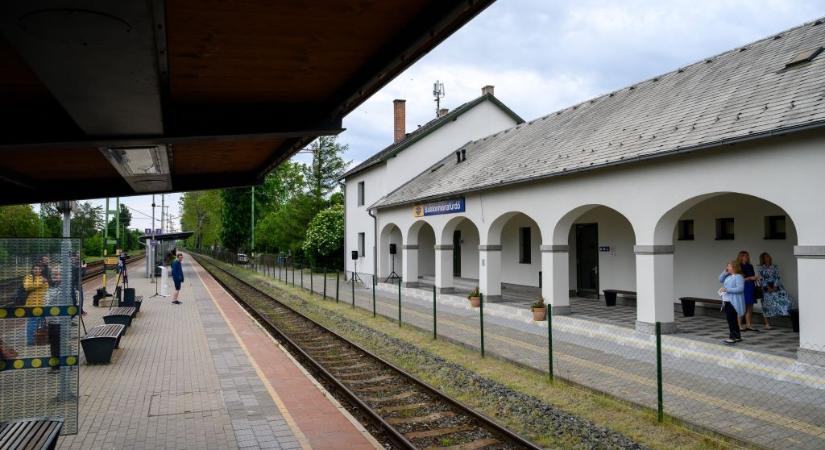 Elgázolt egy embert a vonat Balatonmáriafürdőn